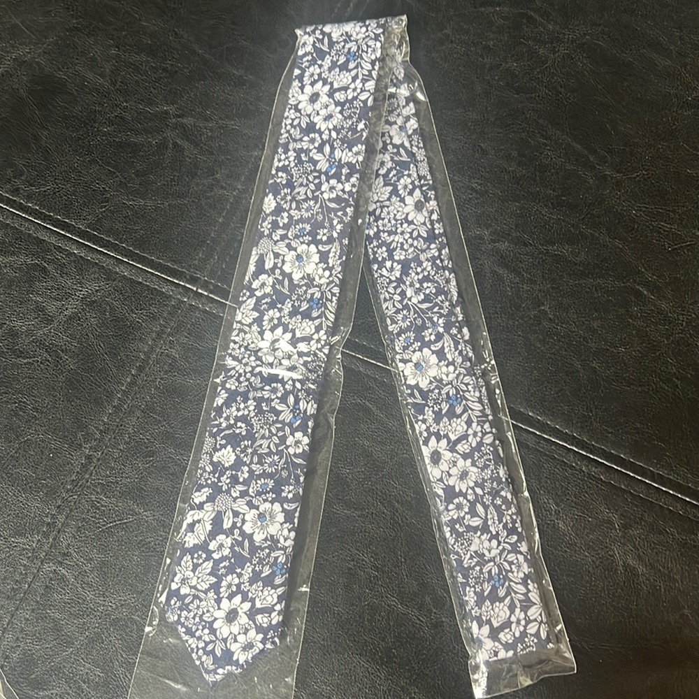 Slim Floral Tie